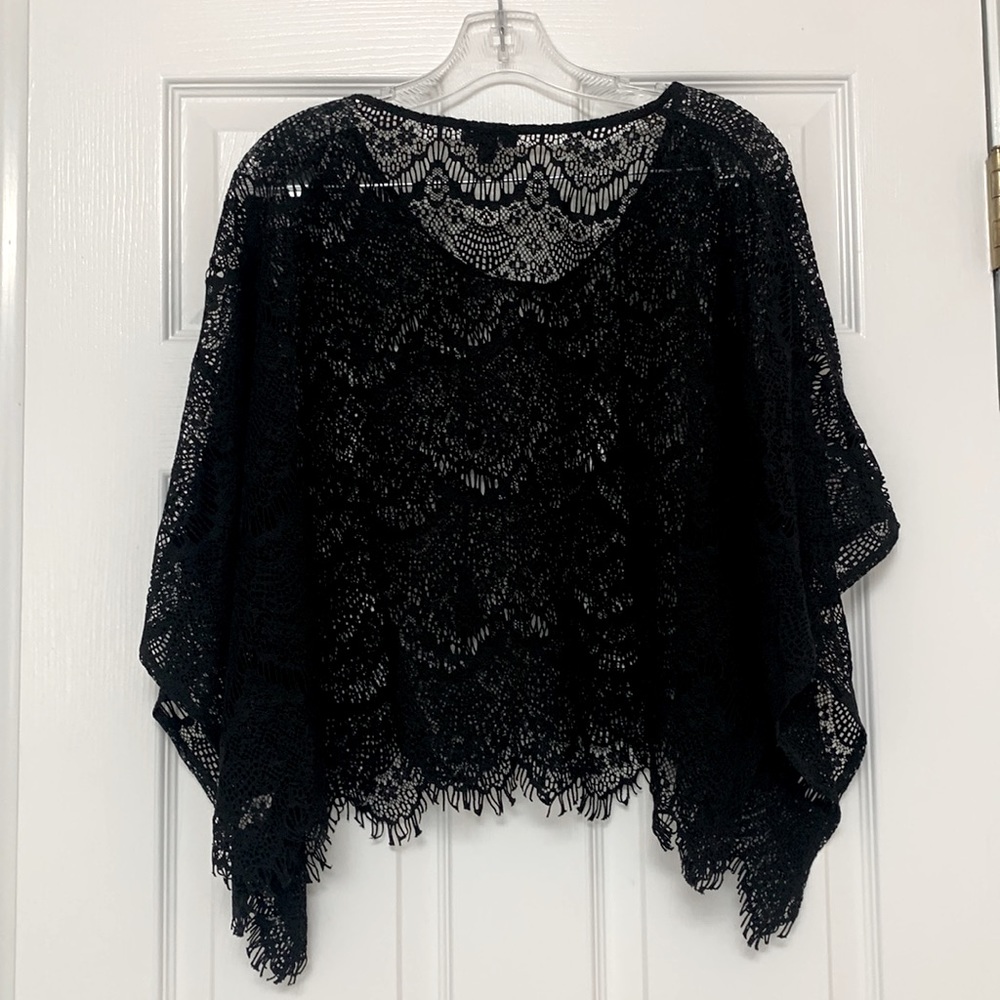 Express black lace shawl - Picture 3 of 3